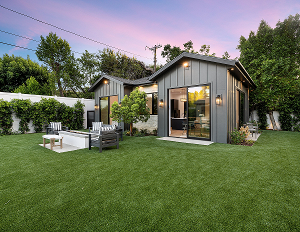 Modern,Backyard,With,A,Small,House,,Patio,Furniture,,And,Lush